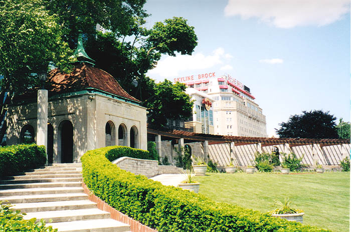 Niagara Falls - Oakes Garden Theatre