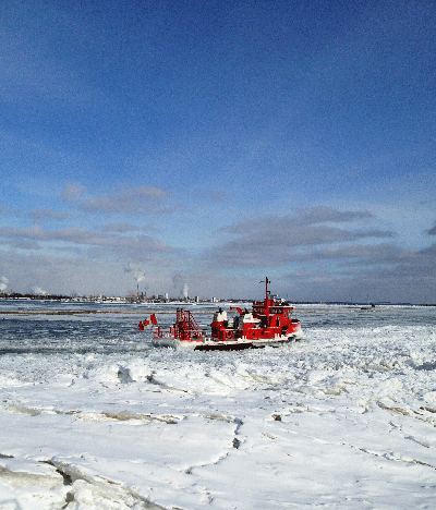 Niagara Queen II Breaking Ice - January 2014