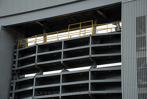 Emergency closure gate at outlet channel