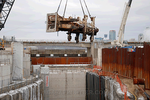 Lifting the TBM Main Frame - 451,000 pounds